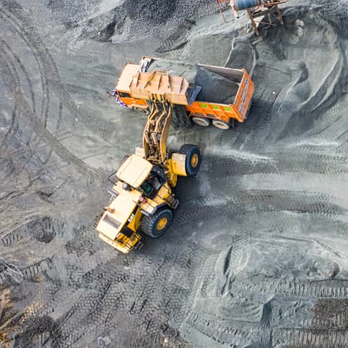 Faena minera con equipos protegidos por sistemas poliméricos ENECON