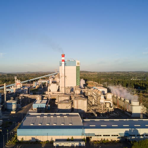 Planta de celulosa y papel con equipos protegidos por sistemas ENECON