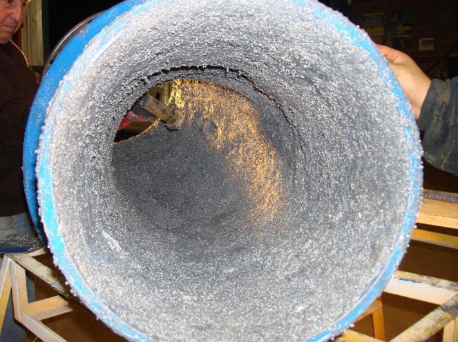 Interior del codo completamente restaurado y protegido con un revestimiento de 5 mm de CeramAlloy CBX contra la abrasión