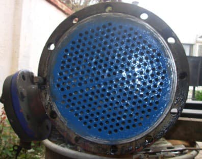 Espejo del intercambiador de calor completamente restaurado con CeramAlloy y con los tubos liberados, listo para volver