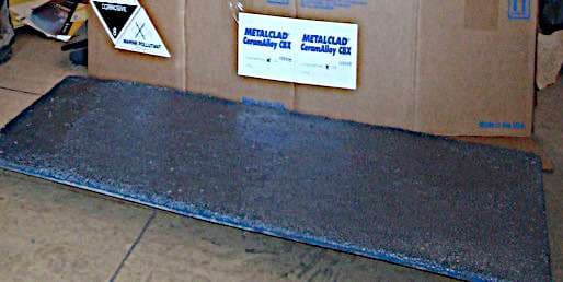 Plancha de sacrificio finalizada con la aplicación uniforme de CeramAlloy CBX de 10 mm de espesor, lista para resistir e